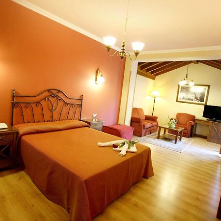 Hotel Imperion Onís Zewnętrze zdjęcie