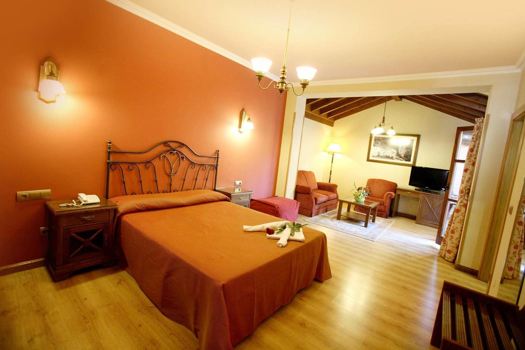 Hotel Imperion Onís Zewnętrze zdjęcie