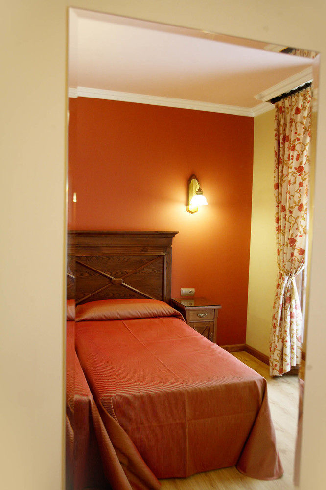 Hotel Imperion Onís Zewnętrze zdjęcie