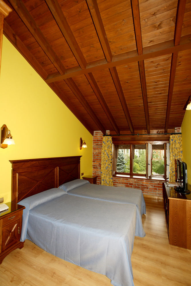 Hotel Imperion Onís Zewnętrze zdjęcie