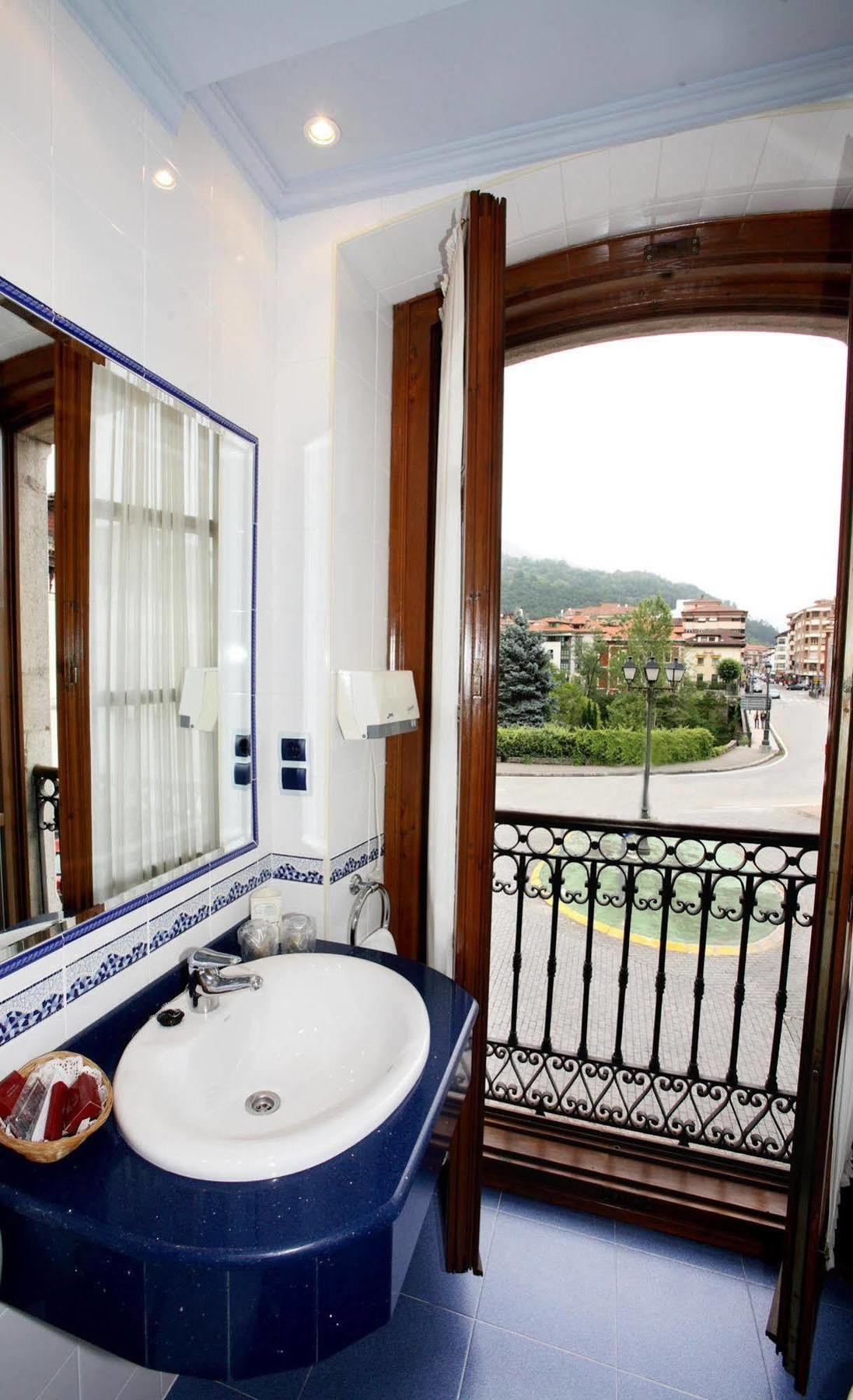 Hotel Imperion Onís Zewnętrze zdjęcie